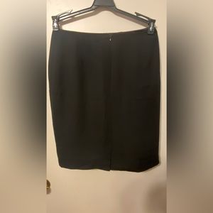 Parisian signature black skirt